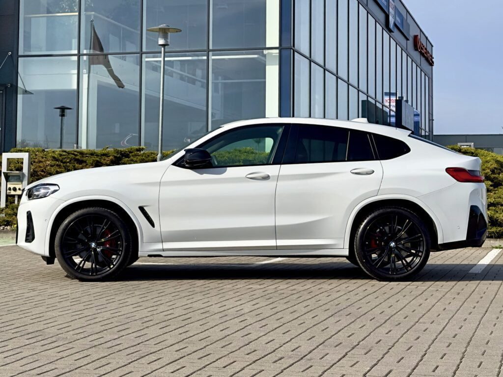 33EB40E3-0262-42E0-A029-2C2412CB012A