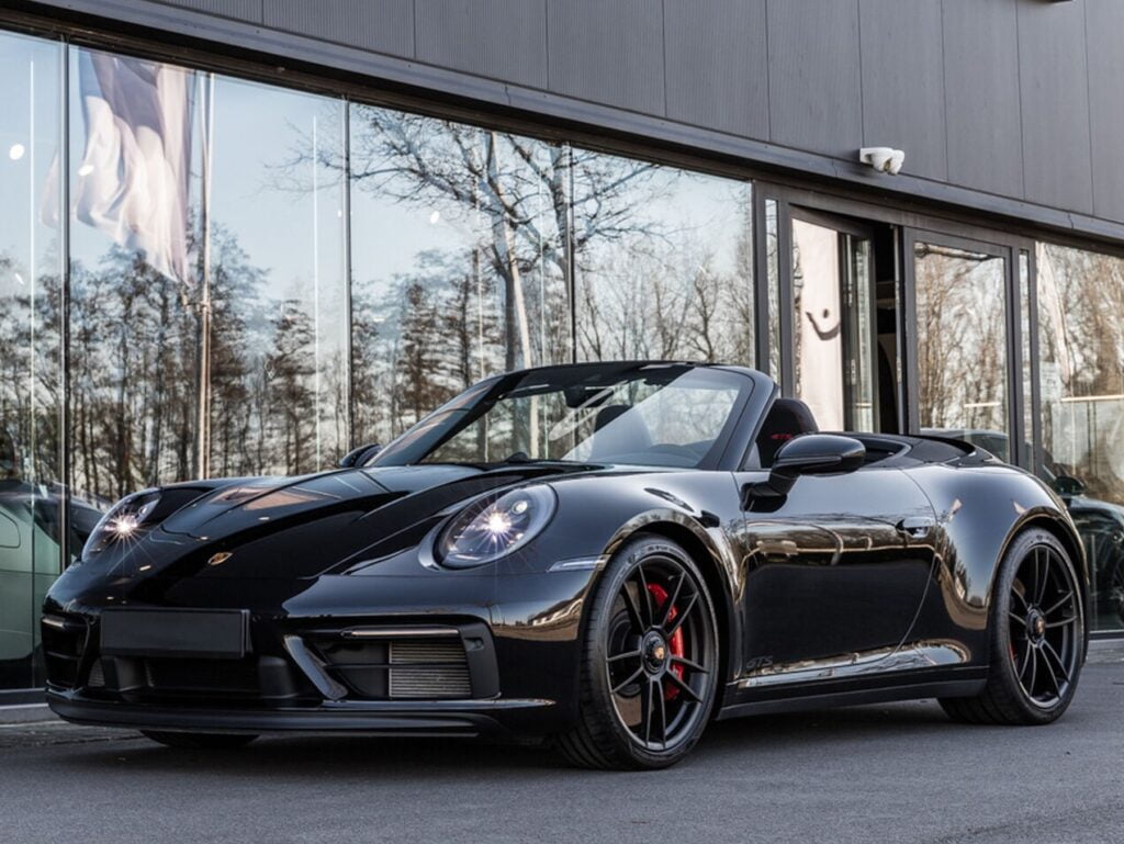 Porsche Carrera 4 GTS Cabriolet Front 4