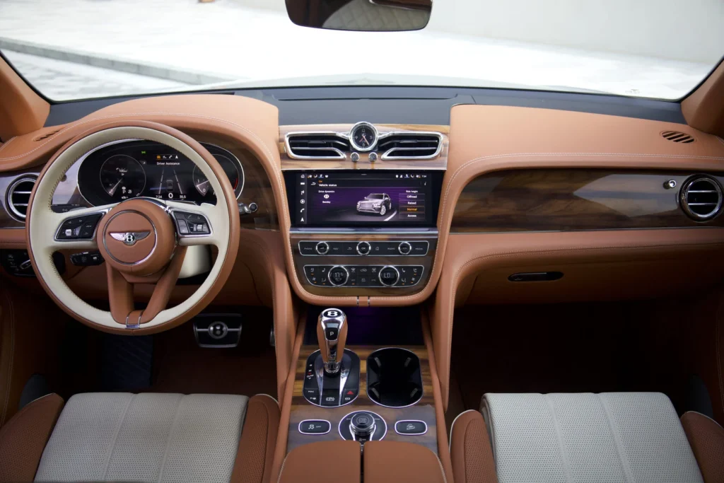 Bentayga Int2