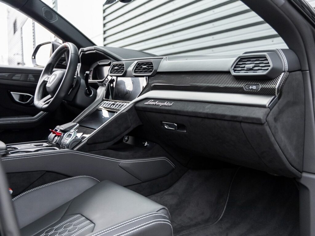 Urus Performante Black Front 5