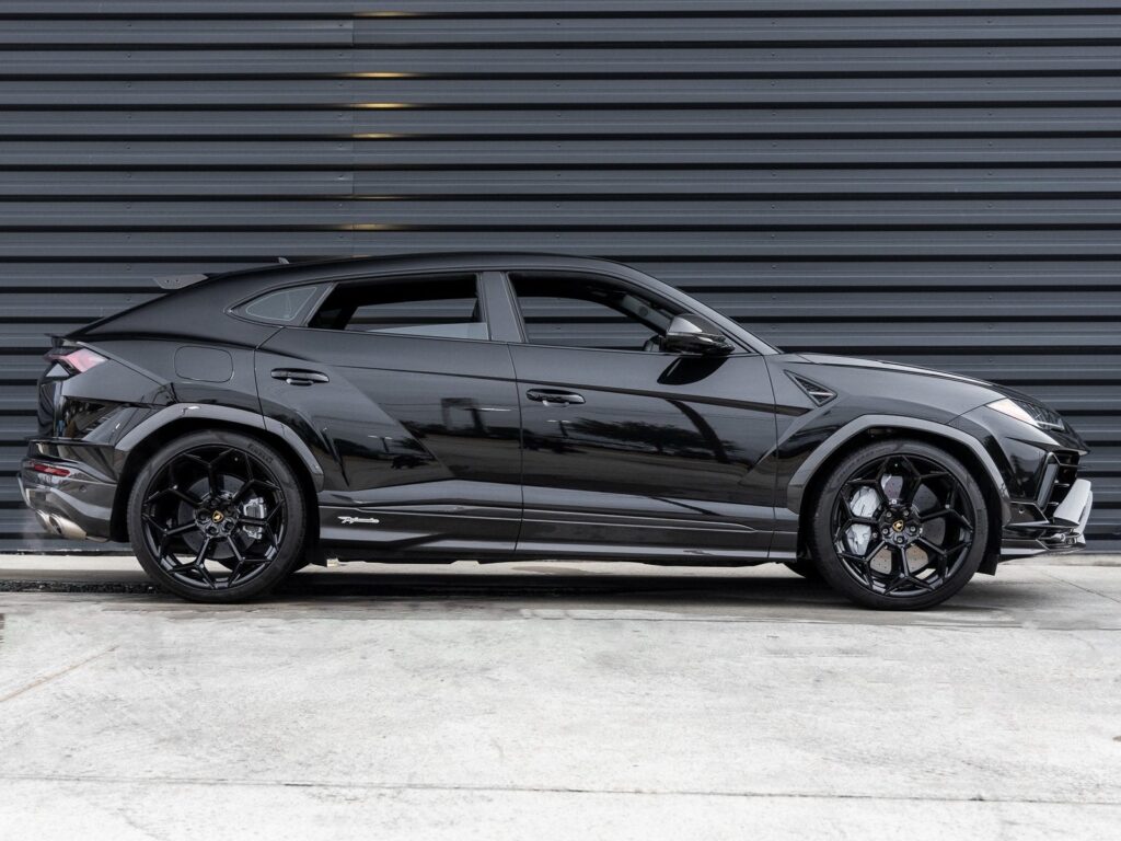 Urus Performante Black Side