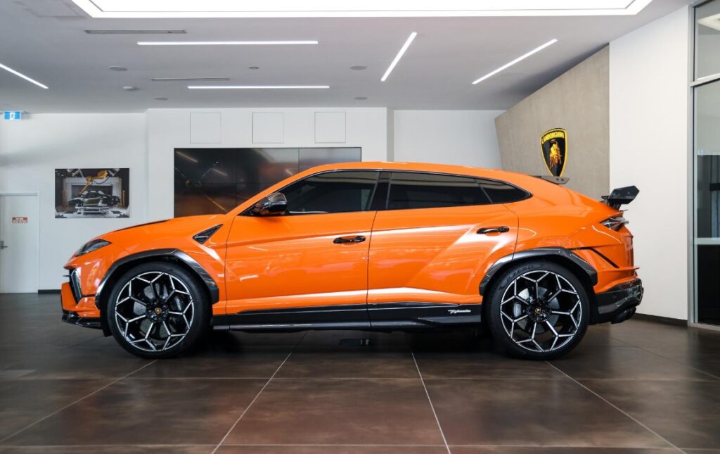 Urus Performante Orange Side