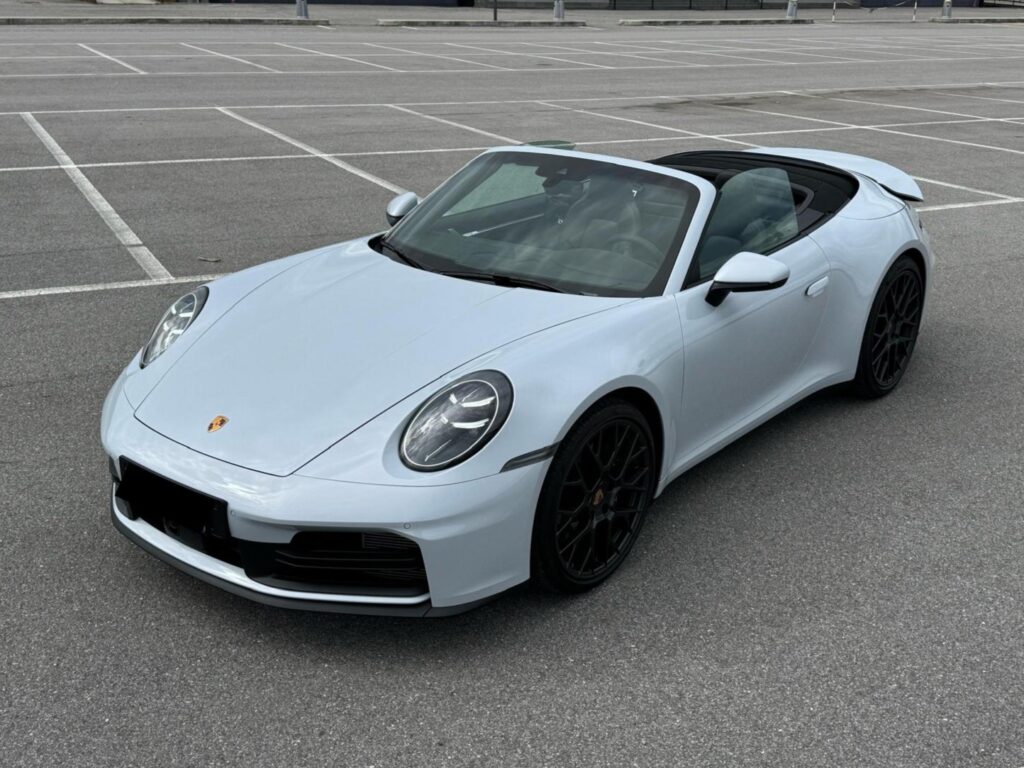 Porsche 911 Carrera Cabriolet 992.2 Front 2