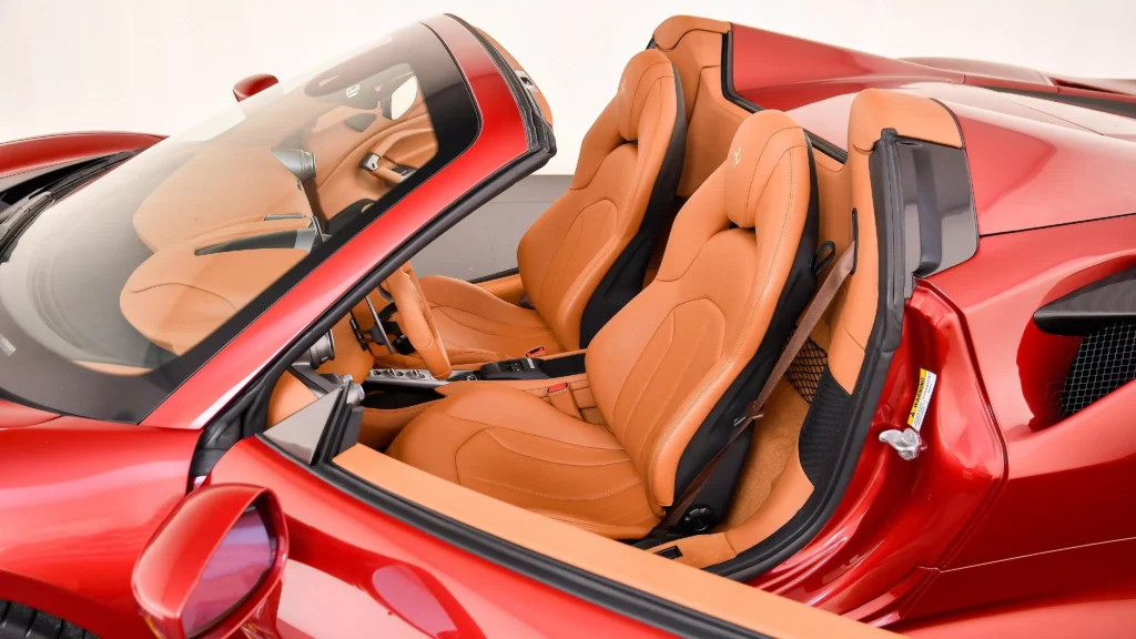 Ferrari F8 Spider Rosso Fiorano Inerior 2