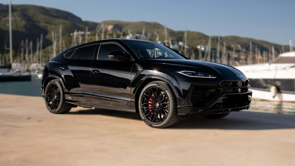Lamborghini Urus SE Black Front