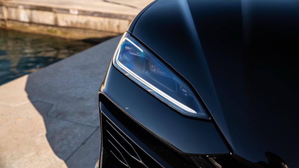 Lamborghini Urus SE Black Front 3